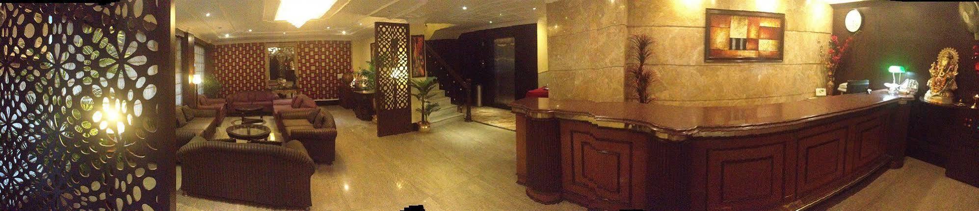 โรงแรมเครสต์ อินน์ เดลี ภายนอก รูปภาพ