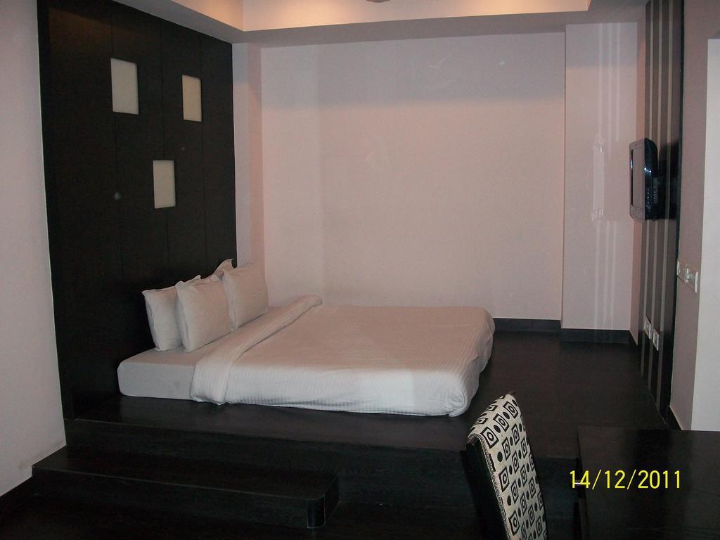 โรงแรมเครสต์ อินน์ เดลี ภายนอก รูปภาพ